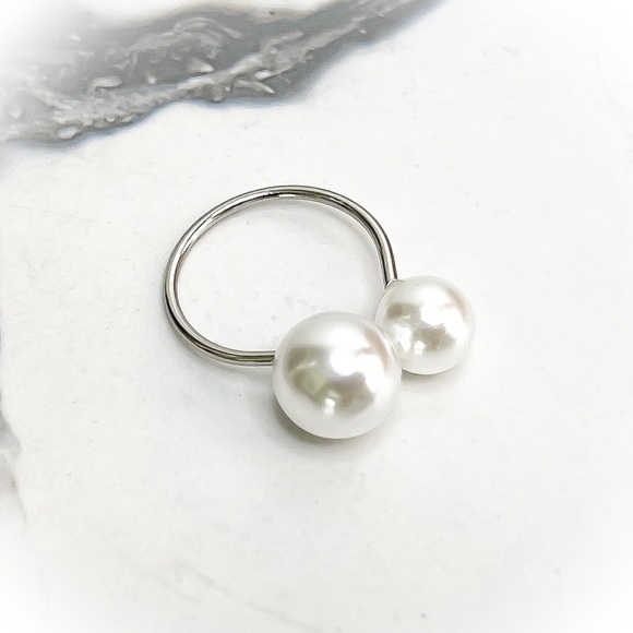 ❀ Minimalist Ivory White Faux Pearl Adjustable Statement Ring - Picture 6 of 8